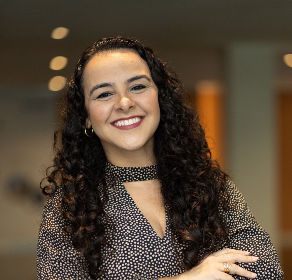 Retrato de Camila Novaes sorrindo